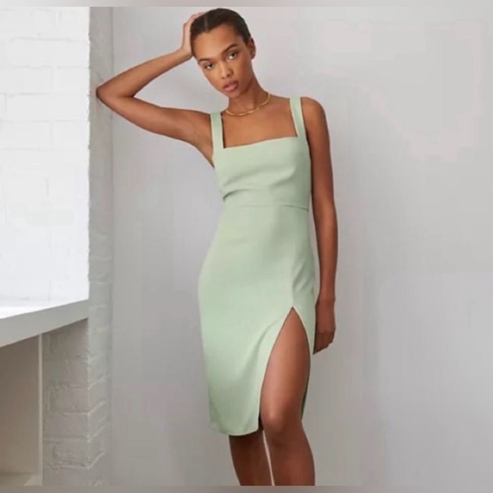 Babaton size 4 pale green 90s slit midi dress